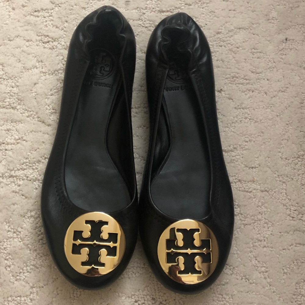 Tory Burch Reva Black Gold Classic Flat 6.5